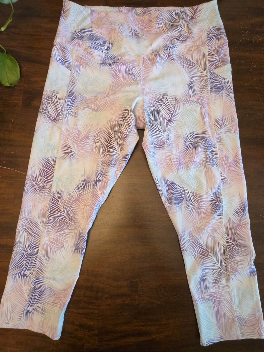 Gaiam Pastel Tropical Leaf Print Cropped Yoga Leggings